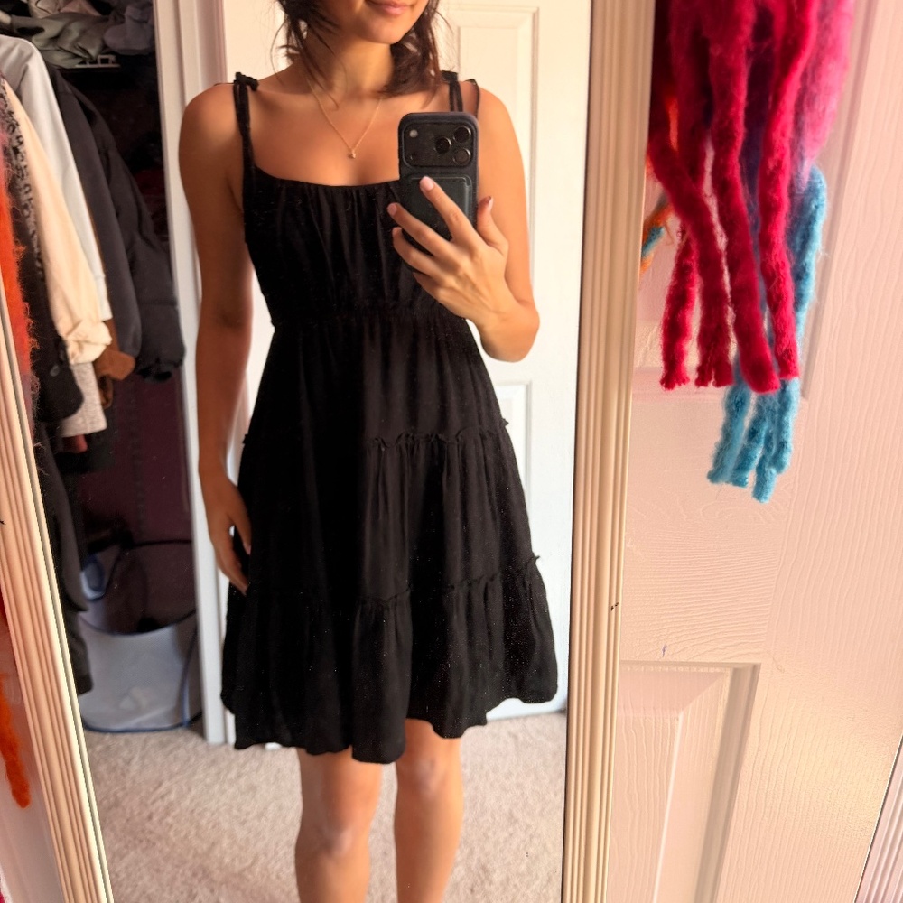 Forever 21 women’s black dress